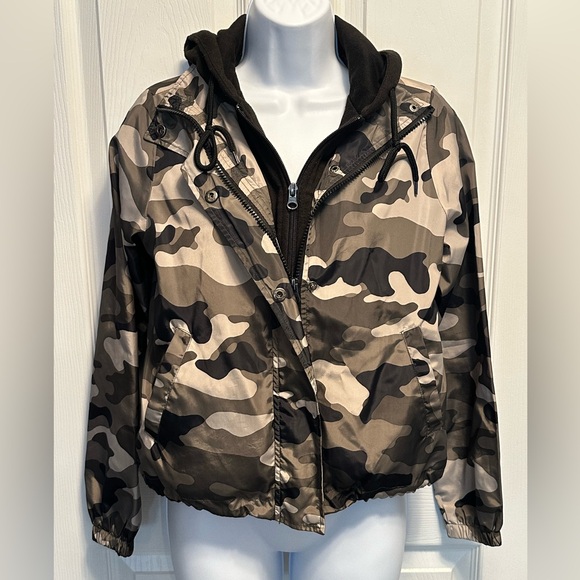 Like new no boundaries hooded camo jacket size XS (1) - Picture 1 of 6